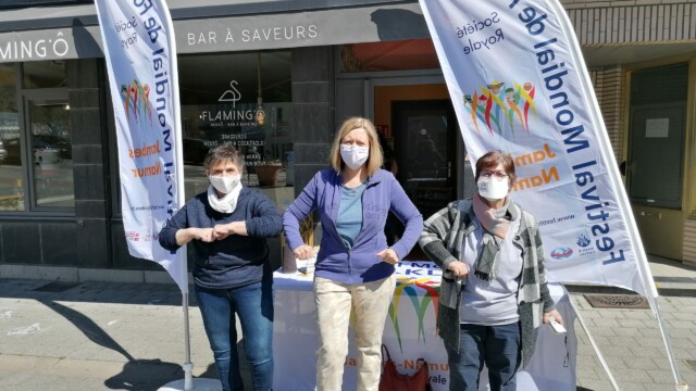 Eliane Tillieux en compagnie des co-présidentes : Ann et Teresa