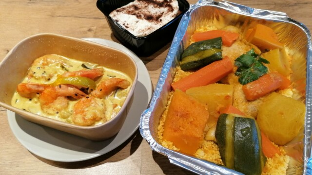 Voilà les plats : scampis curry-coco thaï aux légumes, couscous poulet et tiramisu (plat adulte)